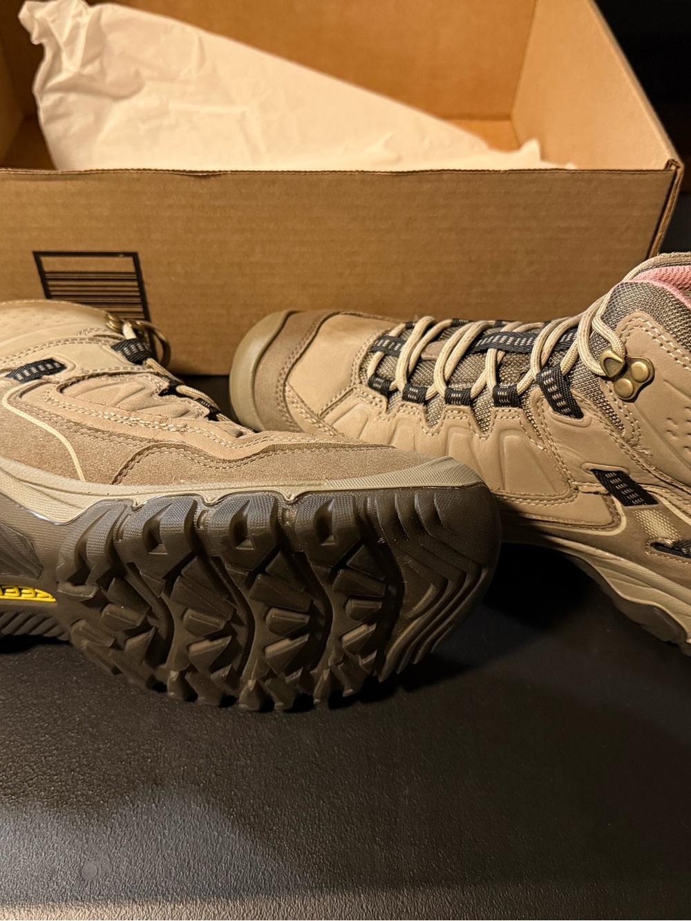 KEEN Women's Targhee 4 Mid WP Hiking Boots Size 10.5 - Picture 2 of 4